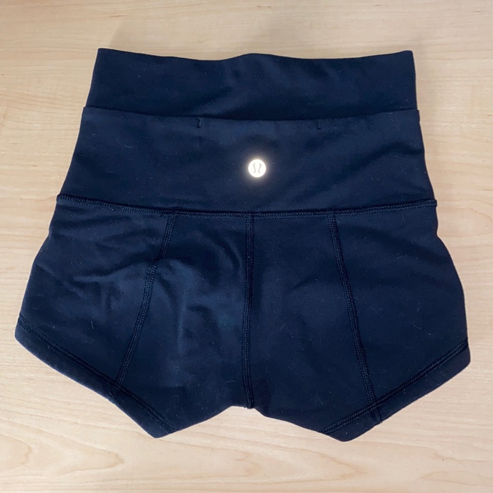 Lululemon black short booty shorts